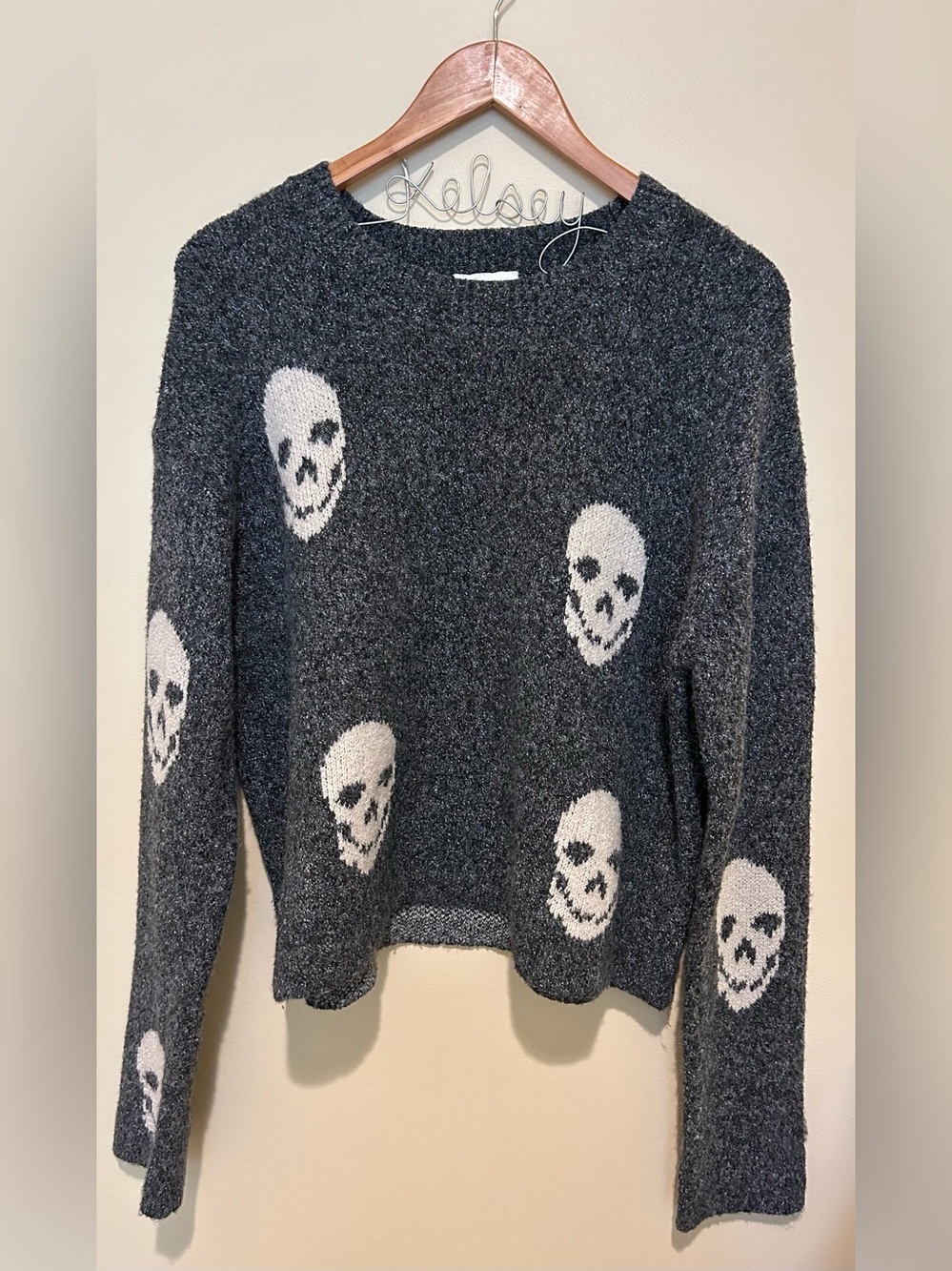 Pink Rose Dark Gray Skull Pattern Crewneck Sweater Size XL Like New
